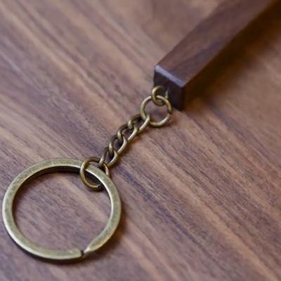 Porte-clés gravé 4 côtés avec barre en bois